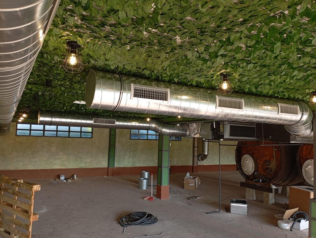 Instalación y mantenimiento de conductos de climatización en local comercial en Asturias 